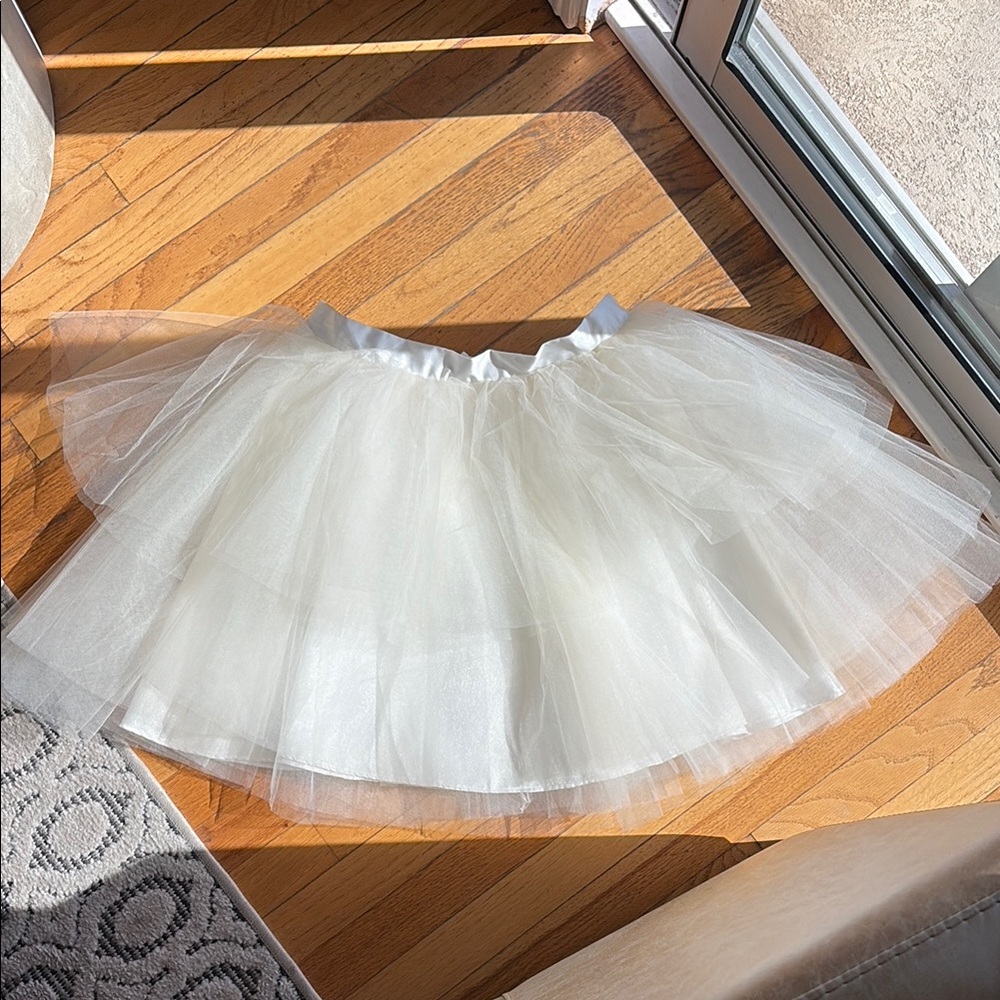 Elegant White Tulle Mini Skirt